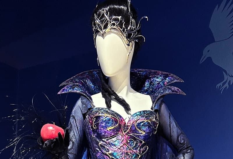 Heroes & Villains: The Art of the Disney Costume